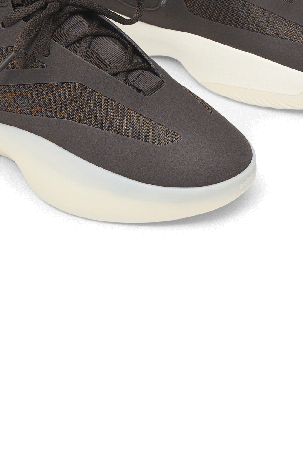 תמונת תקריב של אדידס X פיר אוף גוד נעלי סניקרס