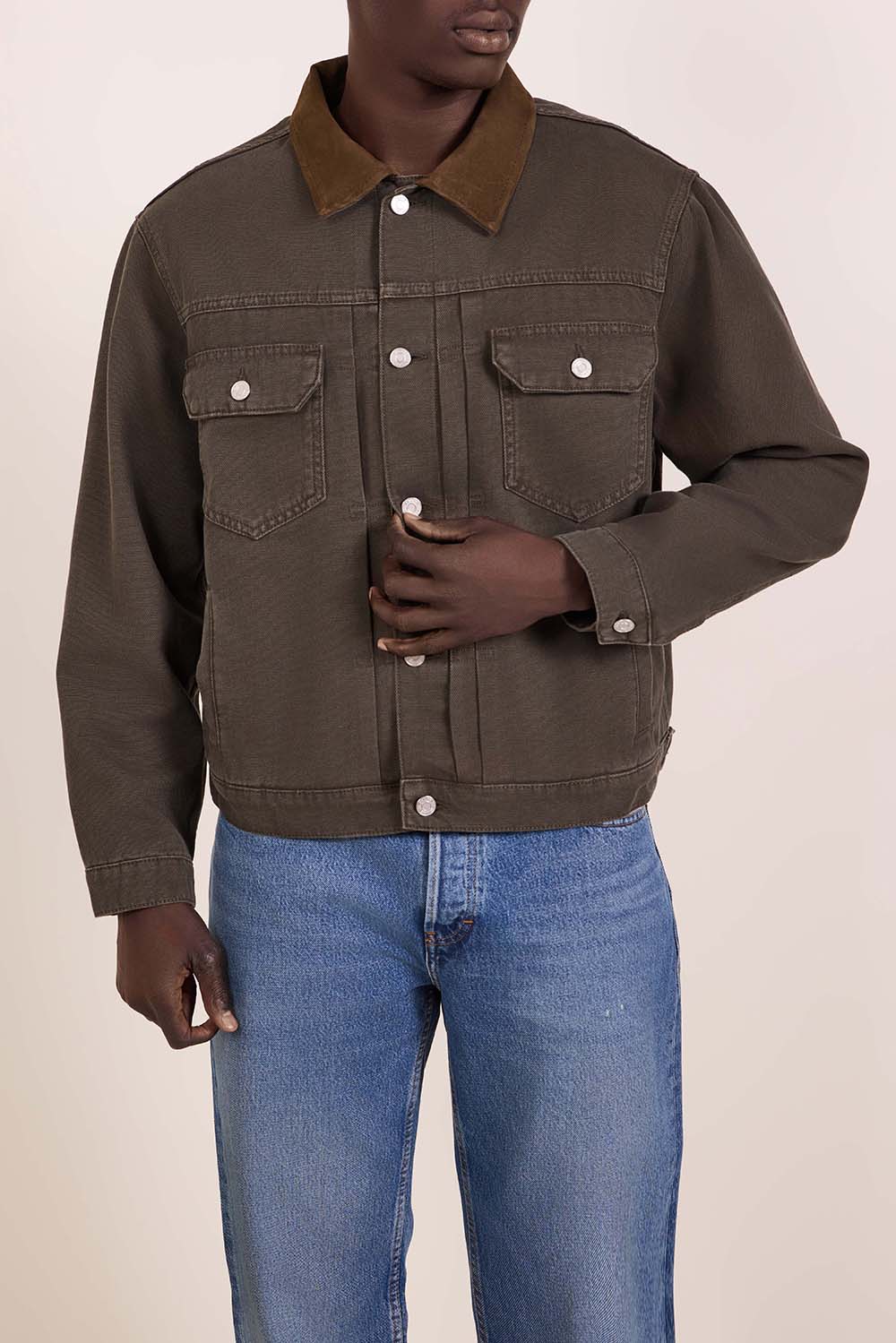 תמונת דוגמן קידמית של ז'קט ג'ינס