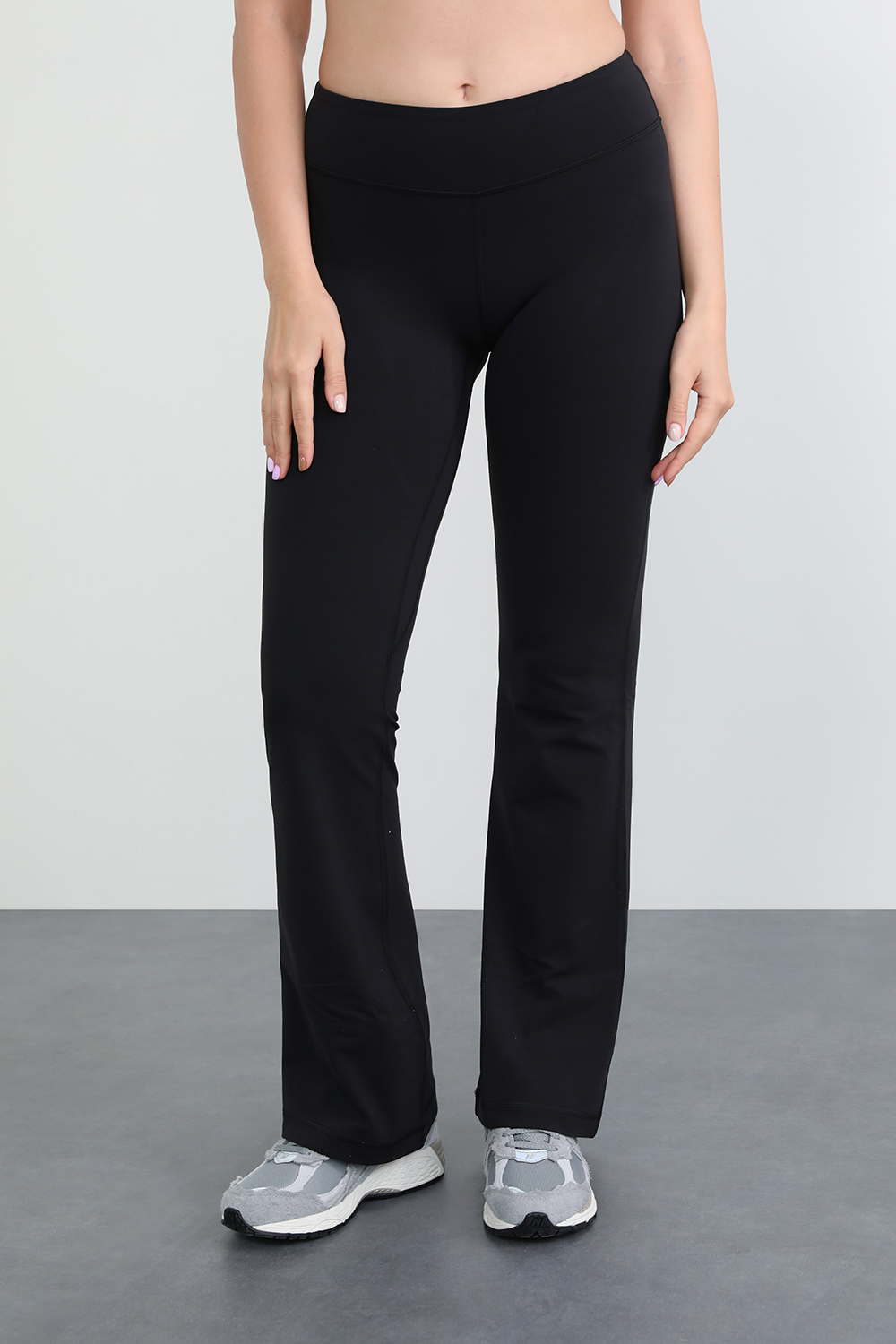 תמונת דוגמן קידמית של Align Lr Flare Pant 32Inch