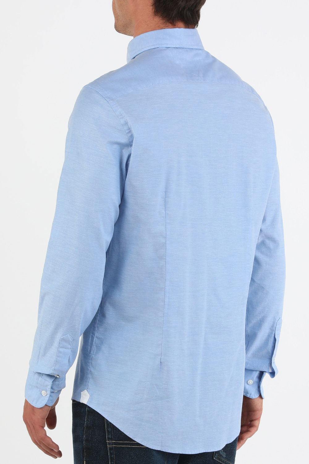 תמונת דוגמן אחורית של חולצה מכופתרת בגזרת סלים בצבע כחול