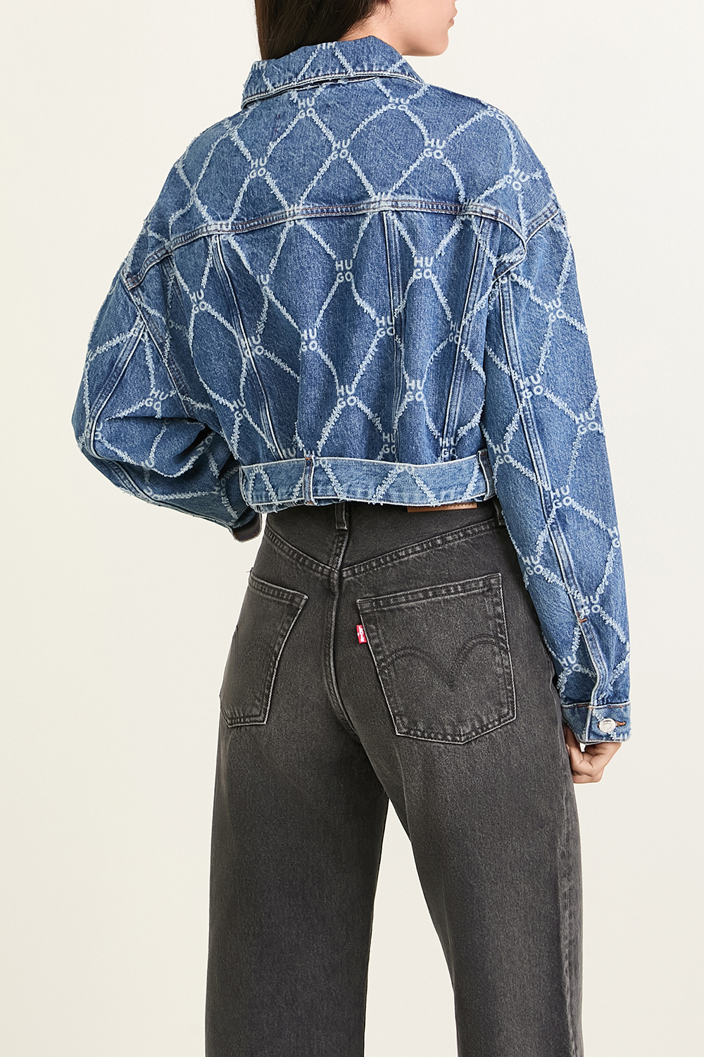 תמונת דוגמן אחורית של ז'קט ג'ינס קרופ