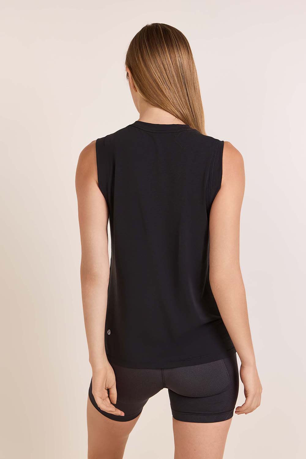 תמונת דוגמן אחורית של *Jersey Training Muscle Tank Top Long