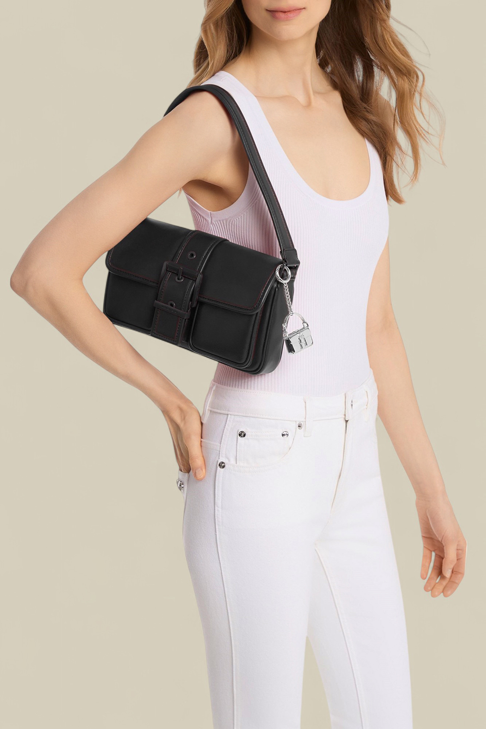 תמונת דוגמן קידמית של תיק כתף קולבי מדיום