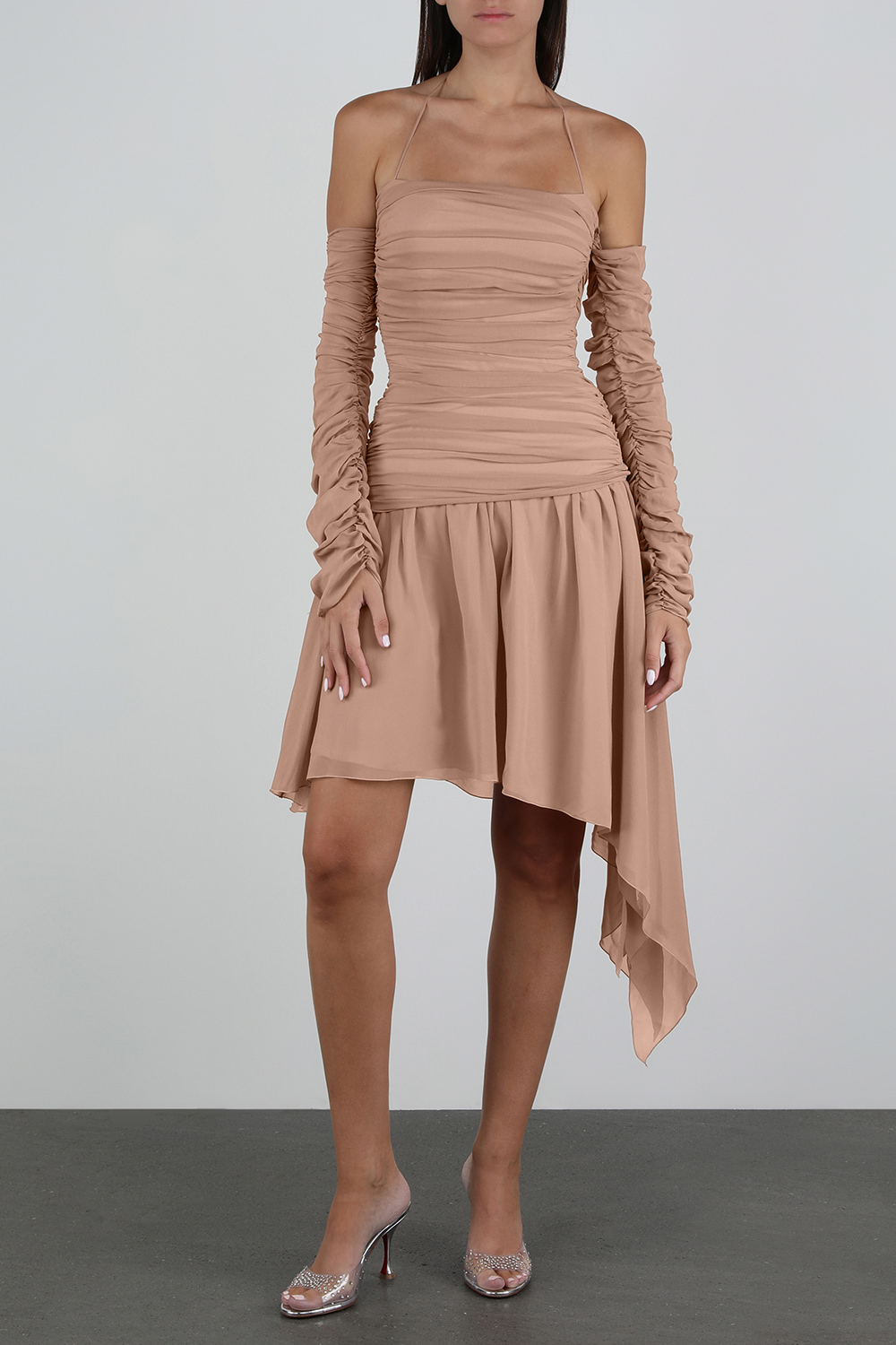 תמונת דוגמן קידמית של כפכפי עקב פי וי סי שקוף