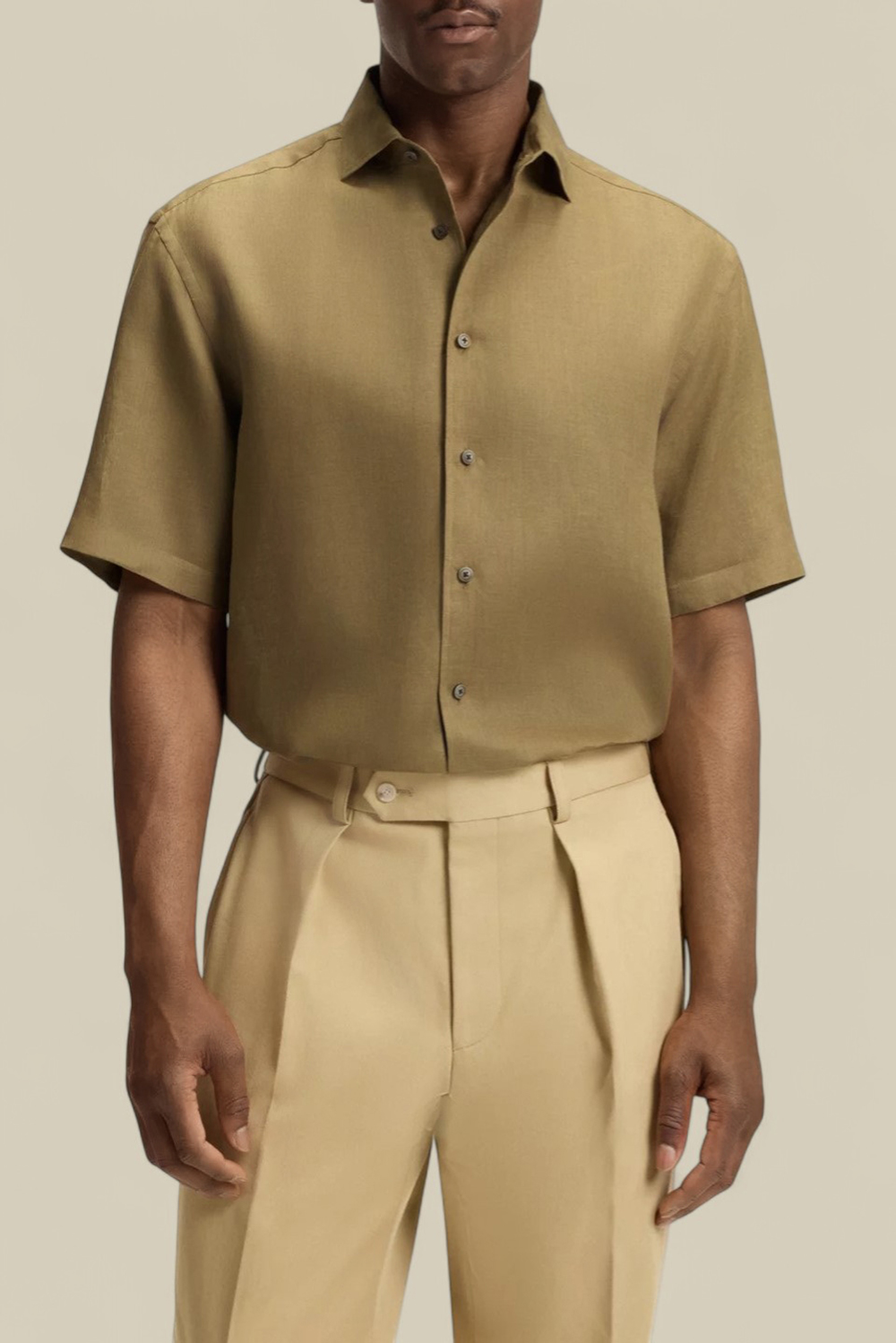 תמונת דוגמן קידמית של חולצה מכופתרת