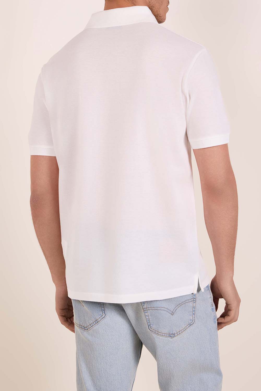 תמונת דוגמן אחורית של חולצת פולו