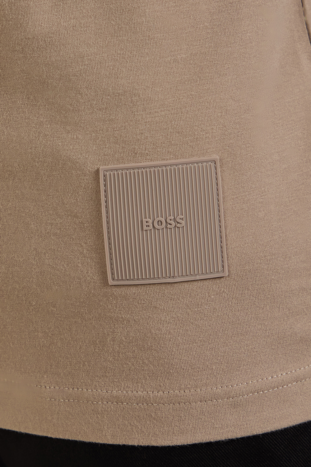 תמונת תקריב דוגמן של חולצת טי