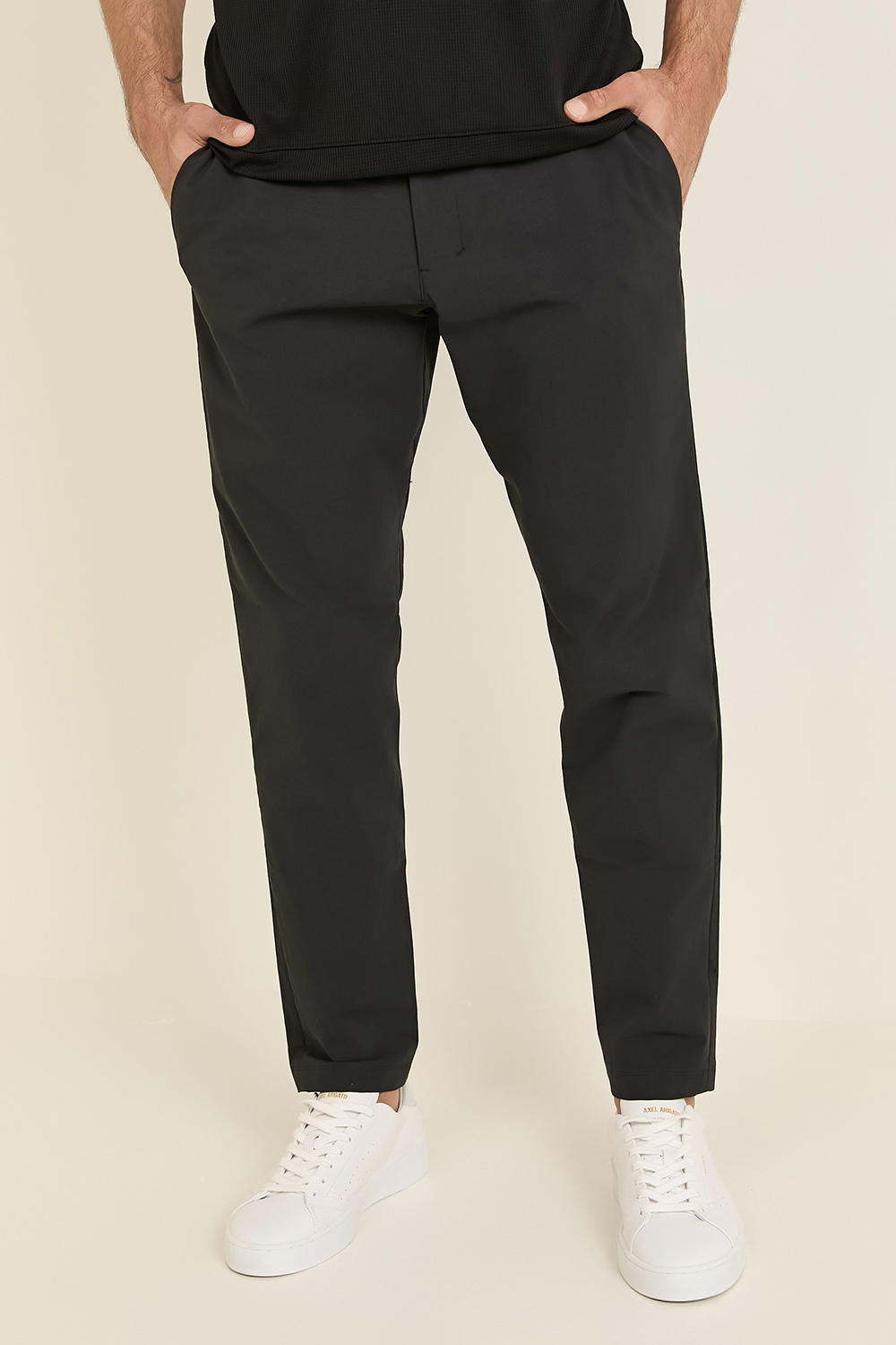 תמונת דוגמן קידמית של ABC Slim-Fit Trouser 32''L *VersaTwill