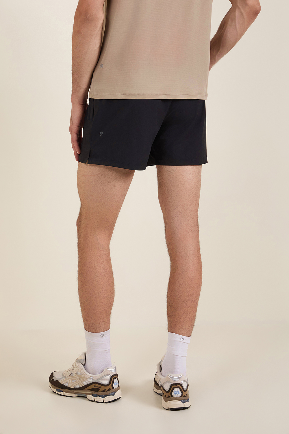 תמונת דוגמן אחורית של License To Train Short 5 *LL