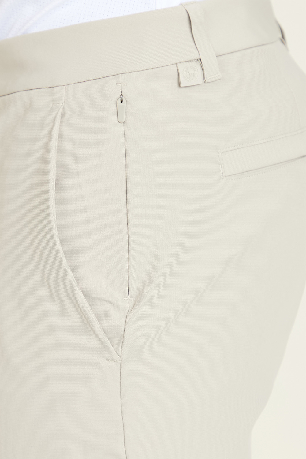 תמונת תקריב דוגמן של ABC Slim-Fit Trouser 30"L Warpstreme