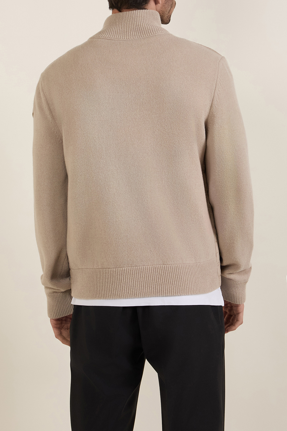 תמונת דוגמן אחורית של קרדיגן