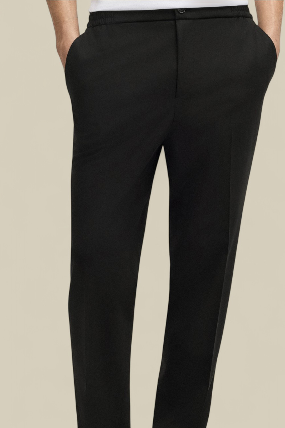 תמונת תקריב דוגמן של מכנסיים מחויטים