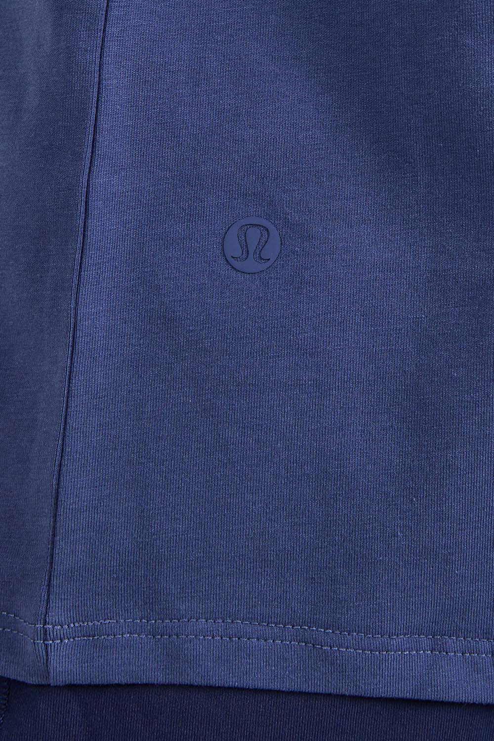 תמונת תקריב דוגמן של Organic Cotton Classic Fit Long Sleeve Shirt