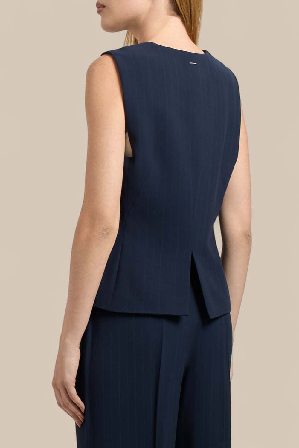 תמונת דוגמן אחורית של ווסט