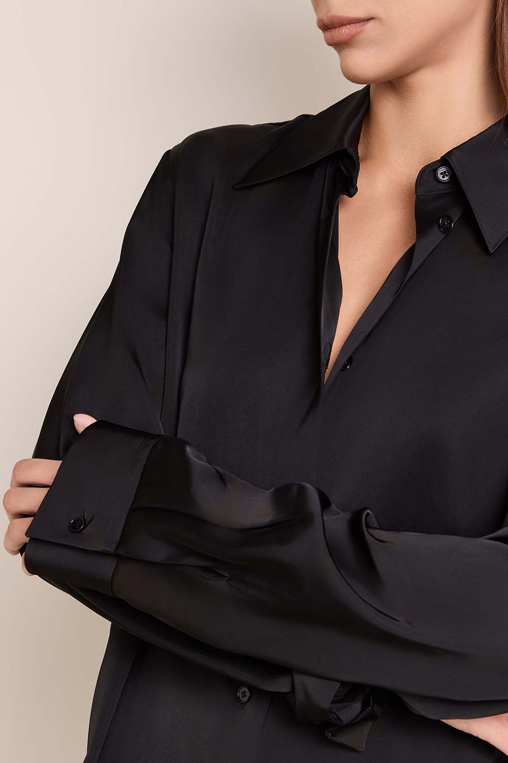 תמונת תקריב דוגמן של חולצת כפתורים