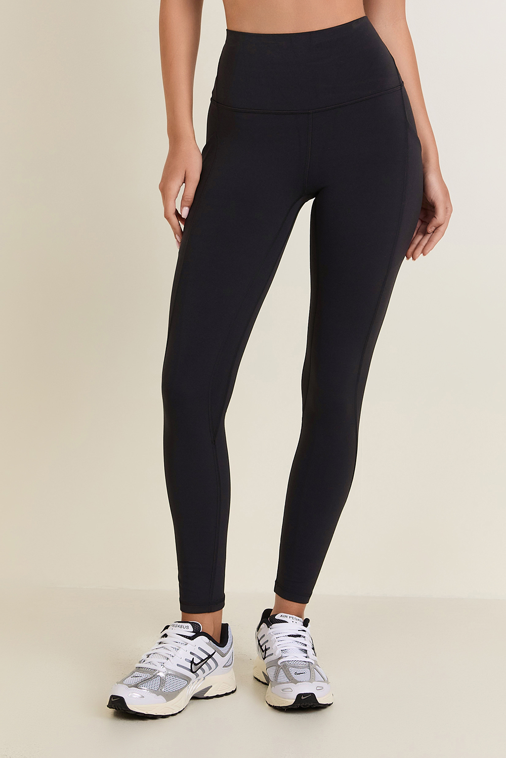 תמונת דוגמן קידמית של Align™Pant 25 *Pockets