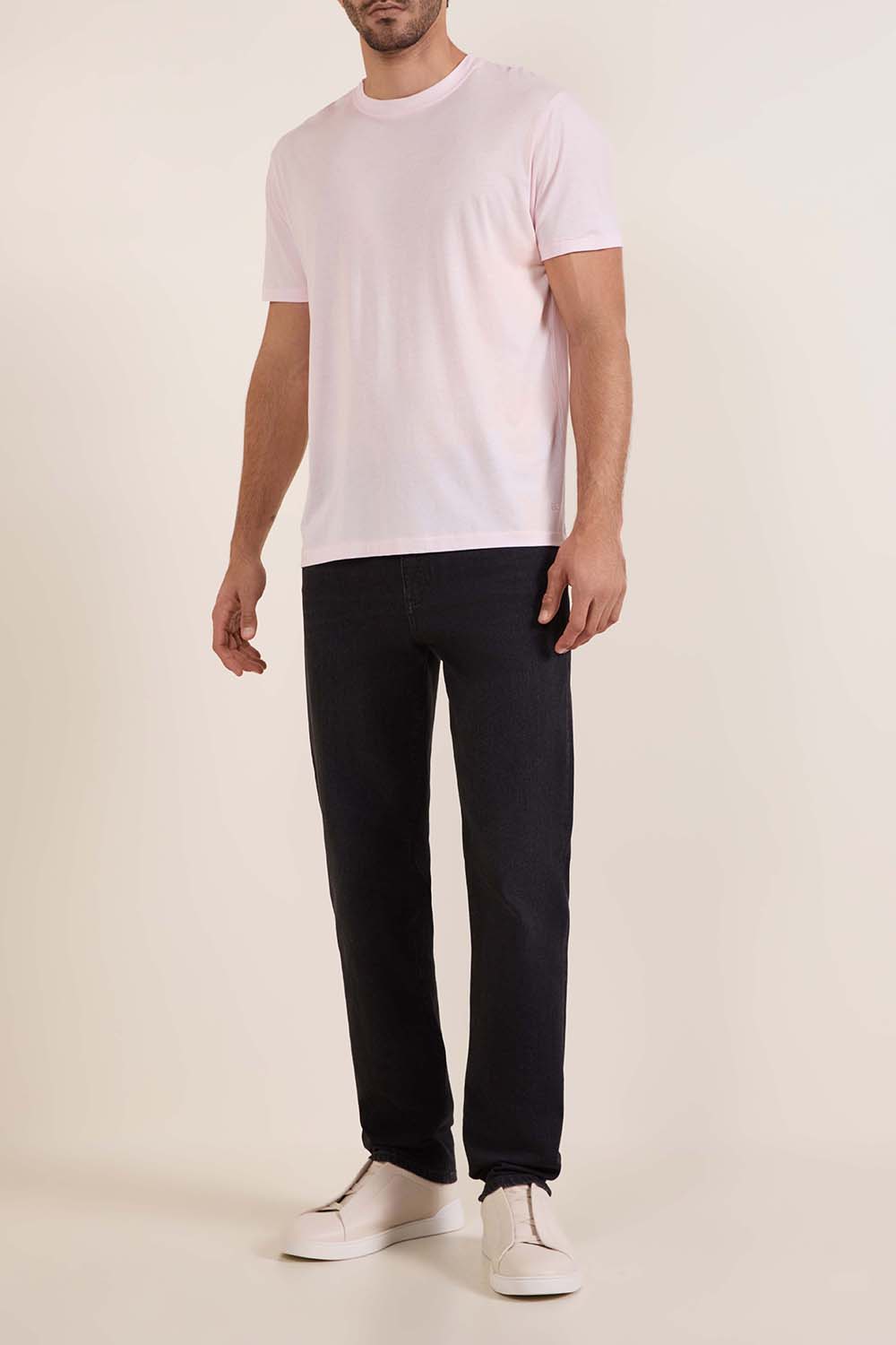 תמונת דוגמן קידמית של נעלי סניקרס מעור