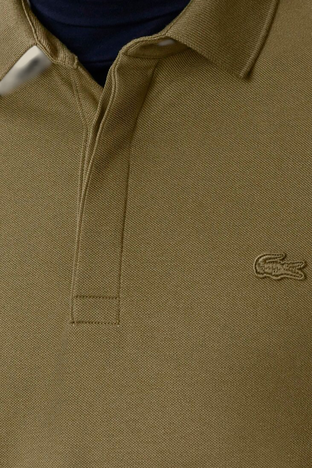 תמונת תקריב דוגמן של חולצת פולו סמארט פריז