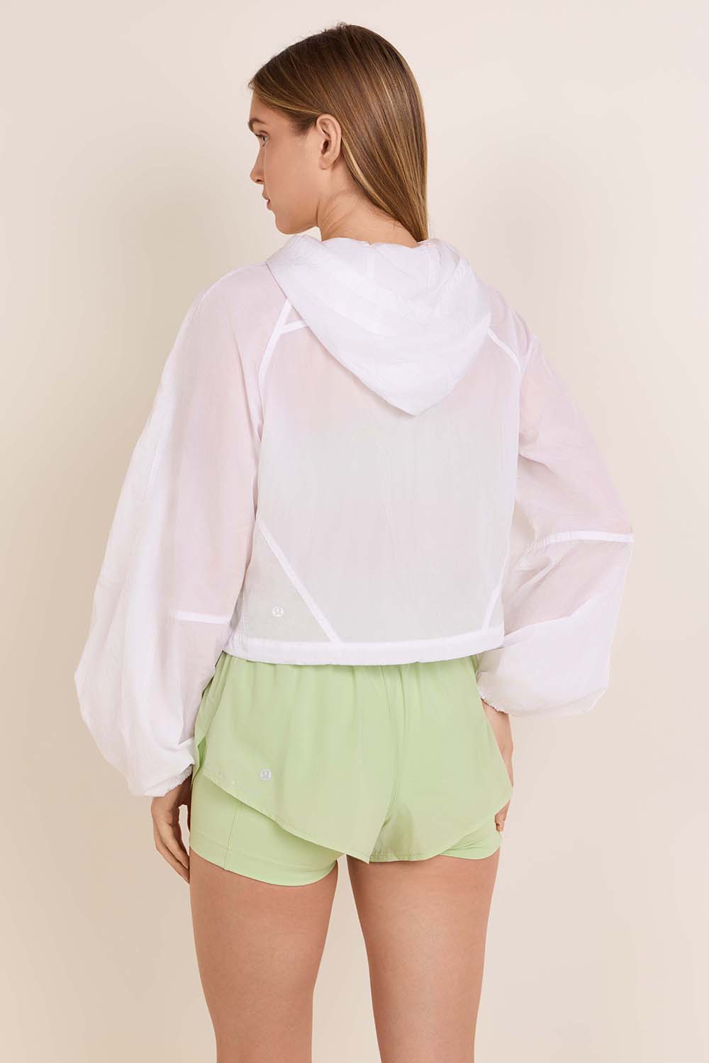 תמונת דוגמן אחורית של Scuba Cropped Anorak