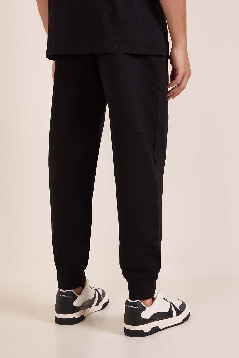 תמונת דוגמן אחורית של מכנסי פוטר