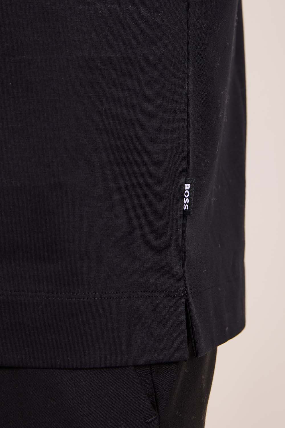 תמונת תקריב דוגמן של חולצת טי