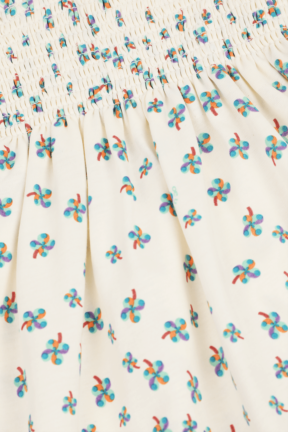 תמונה אחורית של גילאי 4-7 שמלה פרחונית לבנה עם כיווצים