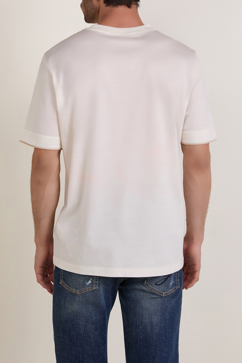 תמונת דוגמן אחורית של חולצת טי