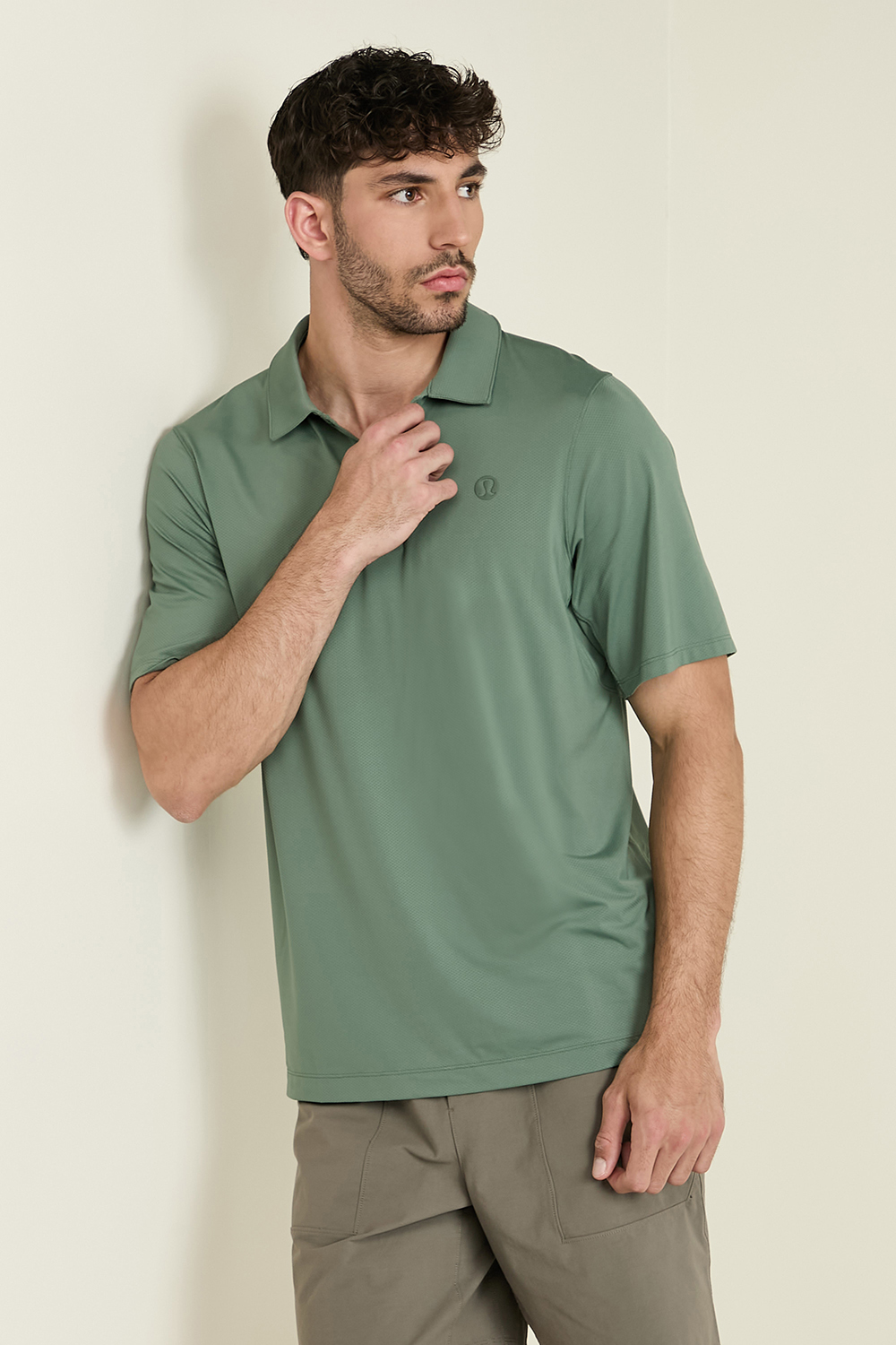 תמונת דוגמן קידמית של Golf Performance Short Sleeve Polo