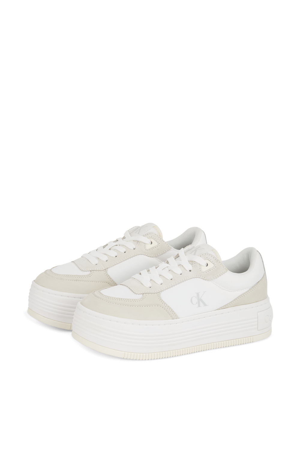 תמונה אחורית של נעלי סניקרס פלטפורמה