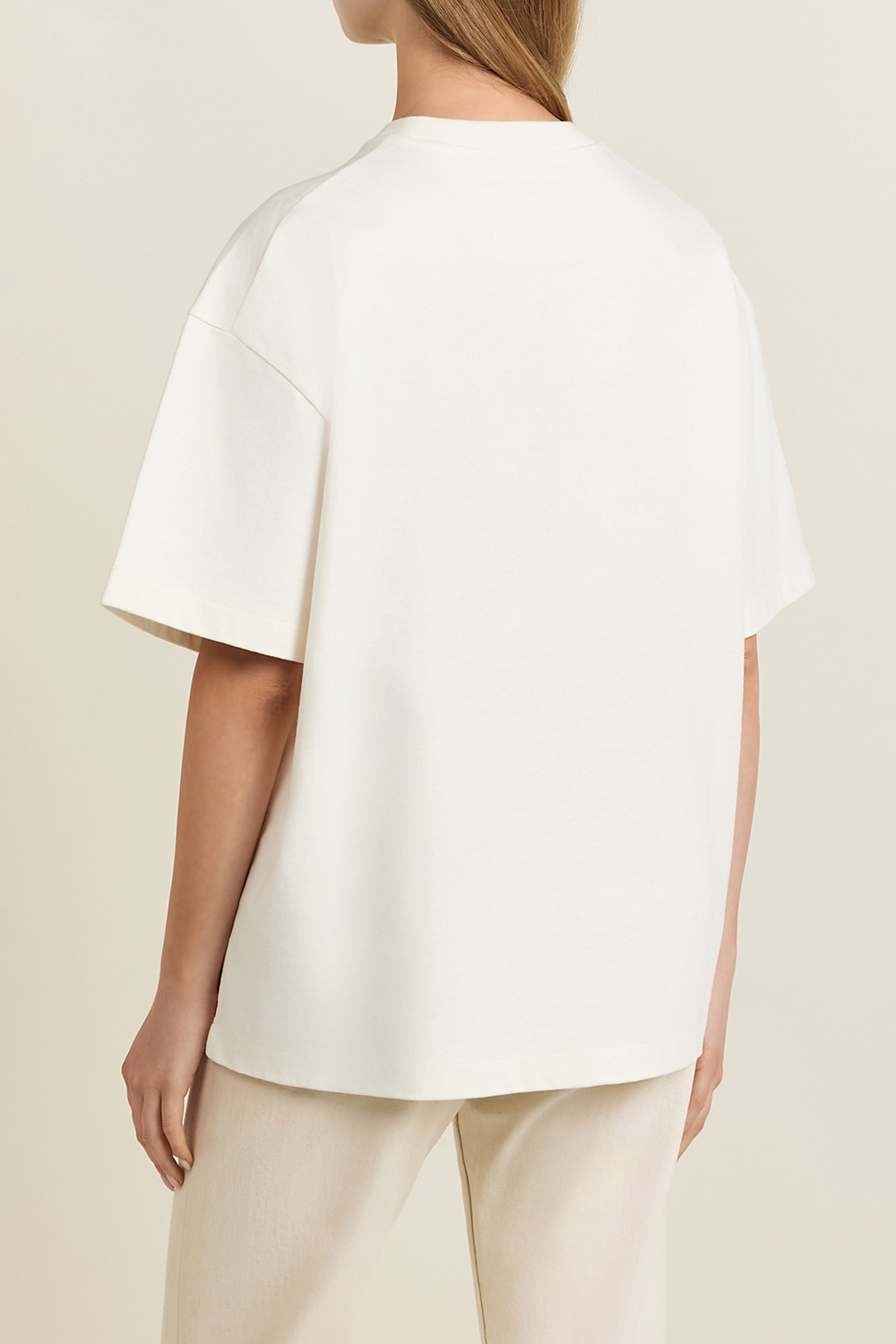 תמונת דוגמן אחורית של חולצת טי לוגו