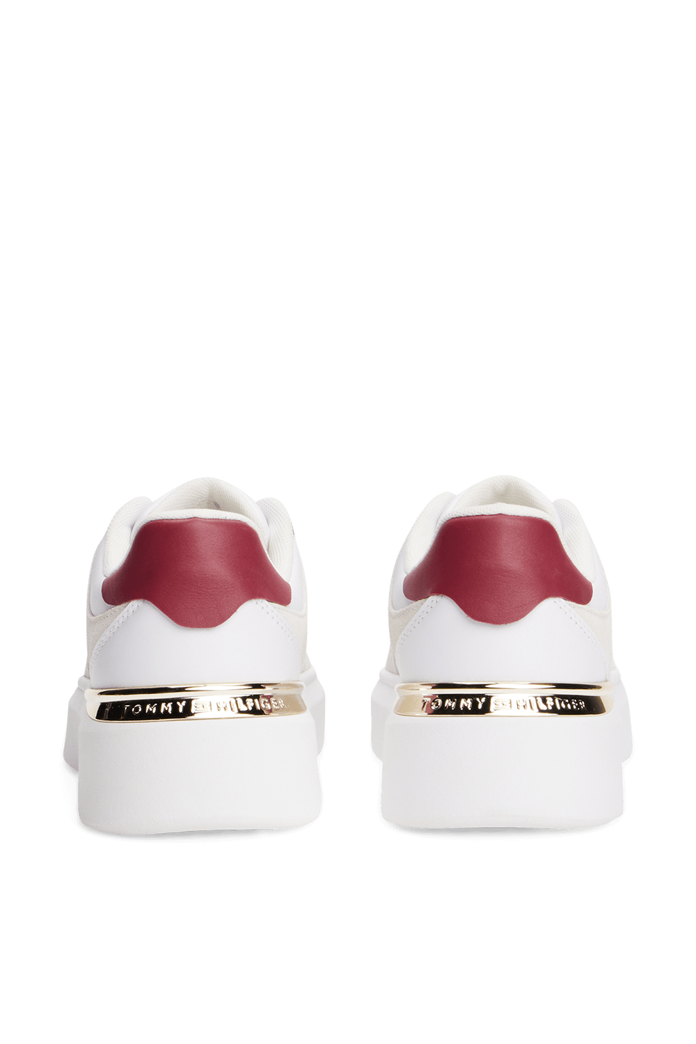 תמונת תקריב של נעלי סניקרס