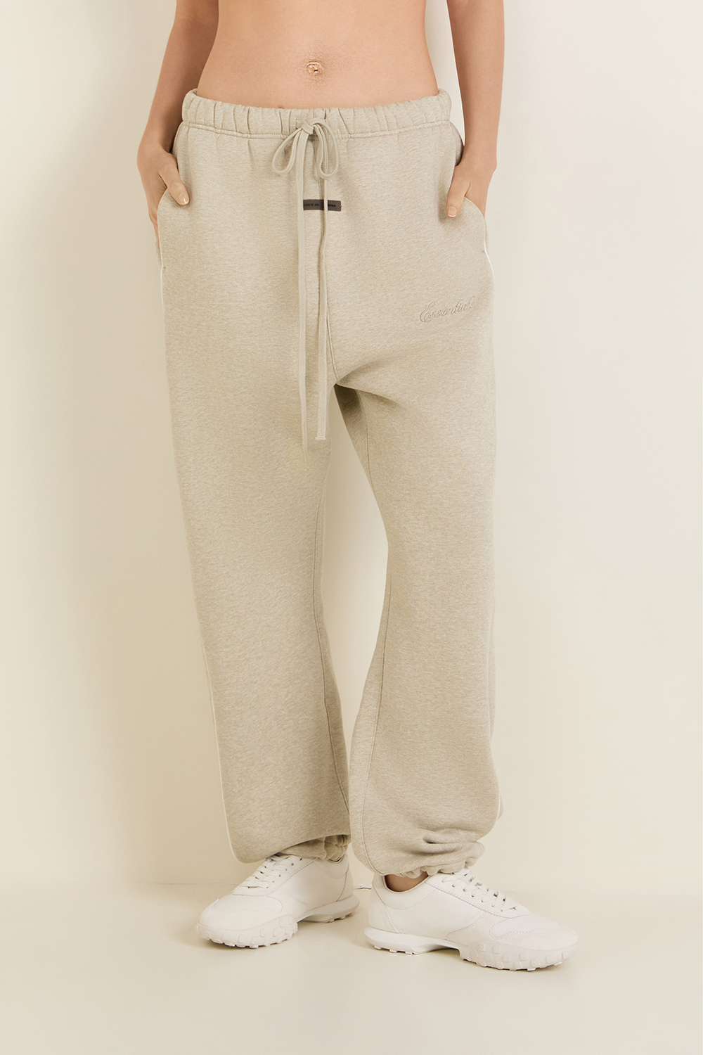 תמונת דוגמן קידמית של מכנסי ג'וג