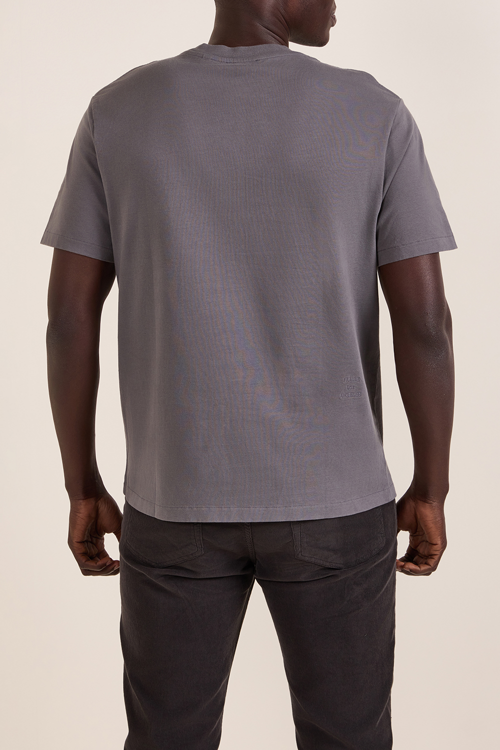 תמונת דוגמן אחורית של חולצת טי