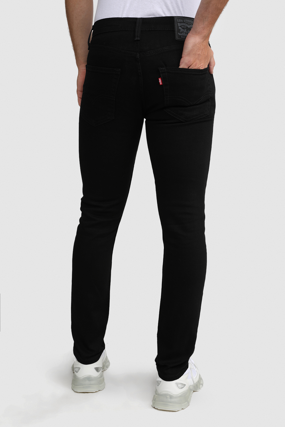 תמונת דוגמן אחורית של מכנסי ג`ינס טאפר 512