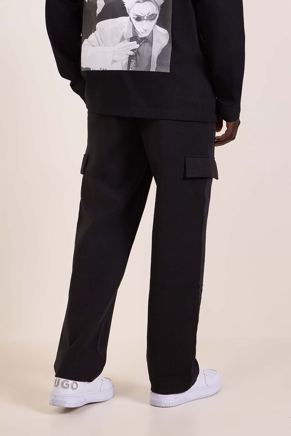 תמונת דוגמן אחורית של מכנסי ג'וגר