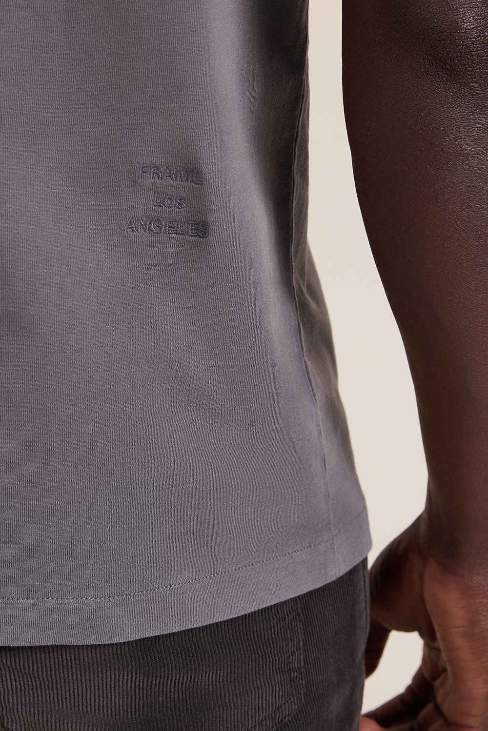 תמונת תקריב דוגמן של חולצת טי