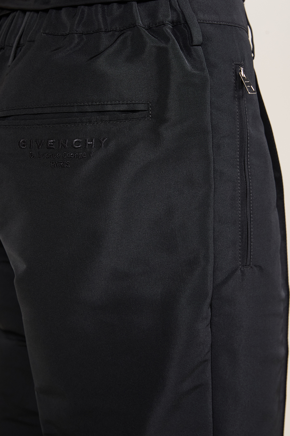 תמונת תקריב דוגמן של מכנסיים ארוכים סלים פיט