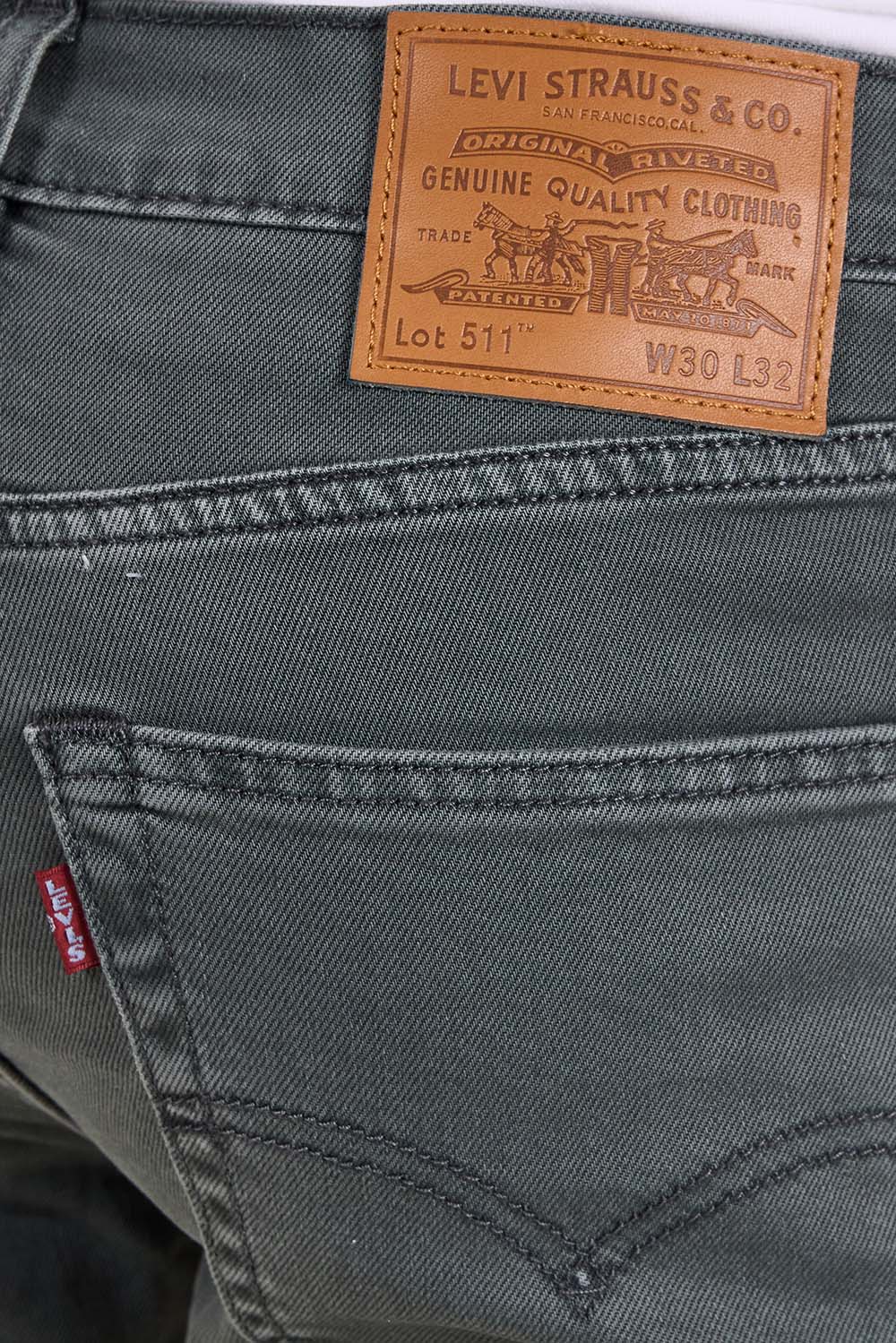 תמונת תקריב דוגמן של מכנסי ג'ינס סלים פיט 511