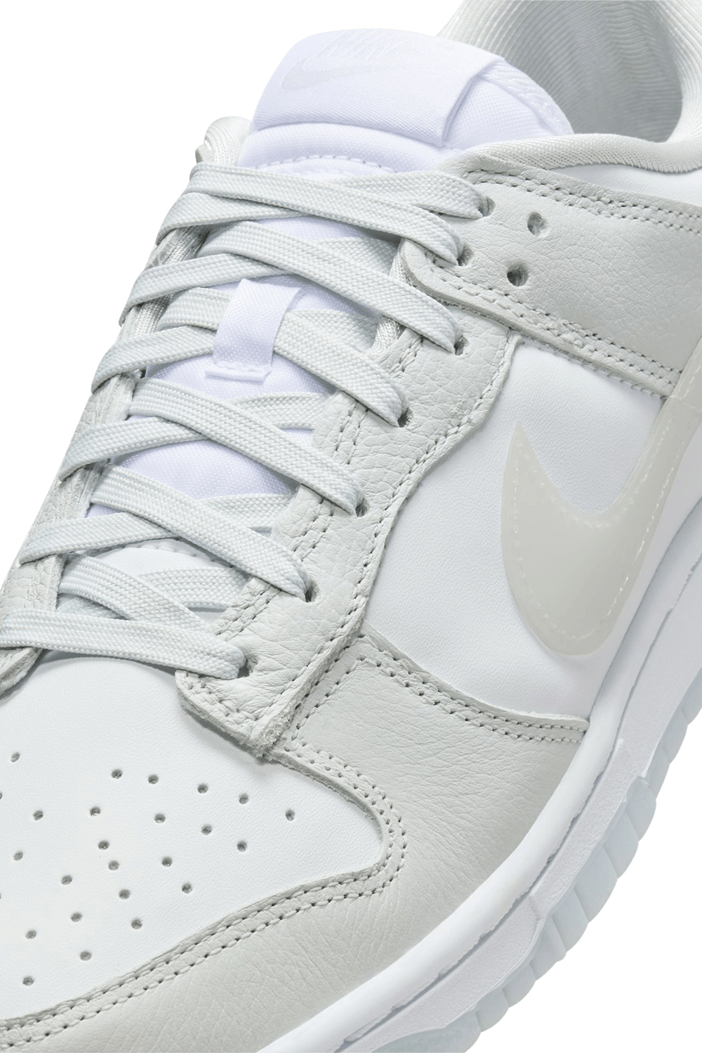 תמונת פנים של נעלי סניקרס דאנק