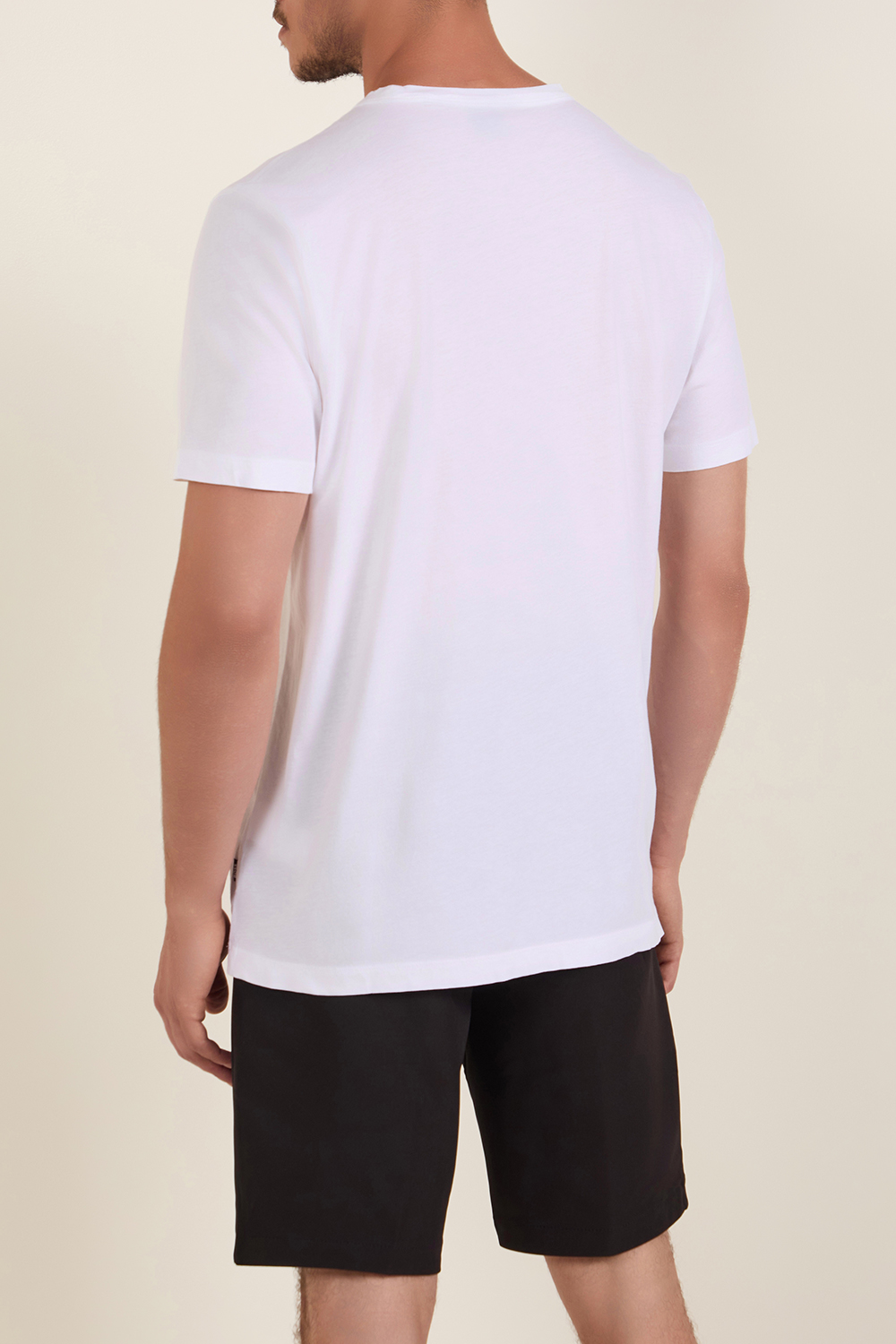 תמונת דוגמן אחורית של חולצת טי