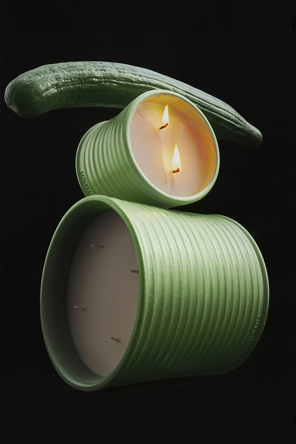 תמונת תקריב של LOEWE Cucumber Medium Scented Candle