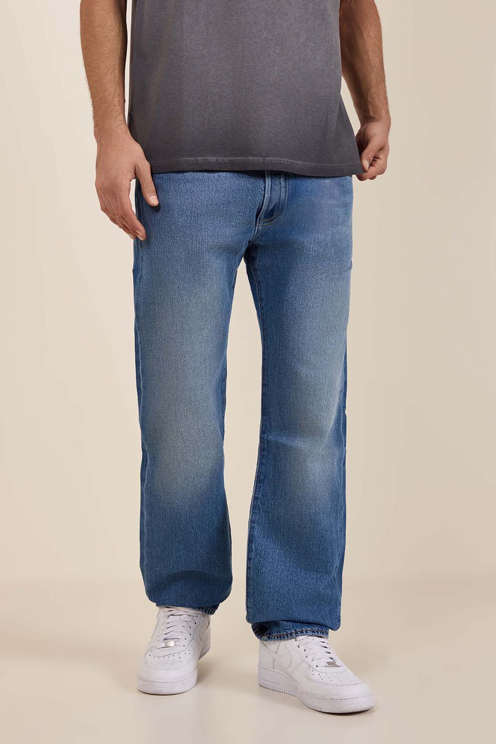 תמונת דוגמן קידמית של מכנסי ג'ינס 501 בגזרה ישרה