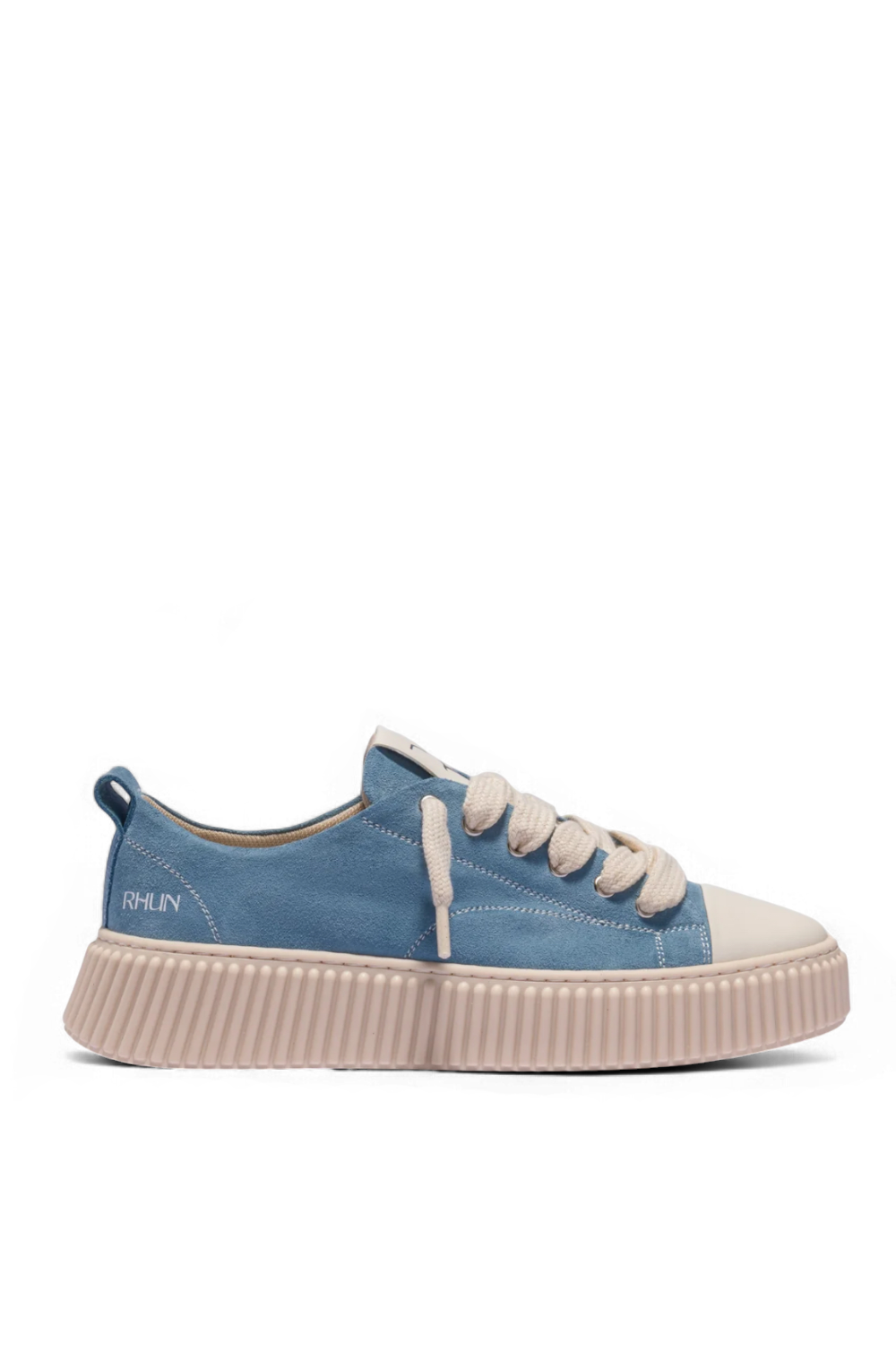 תמונה קידמית של נעלי סניקרס 2020