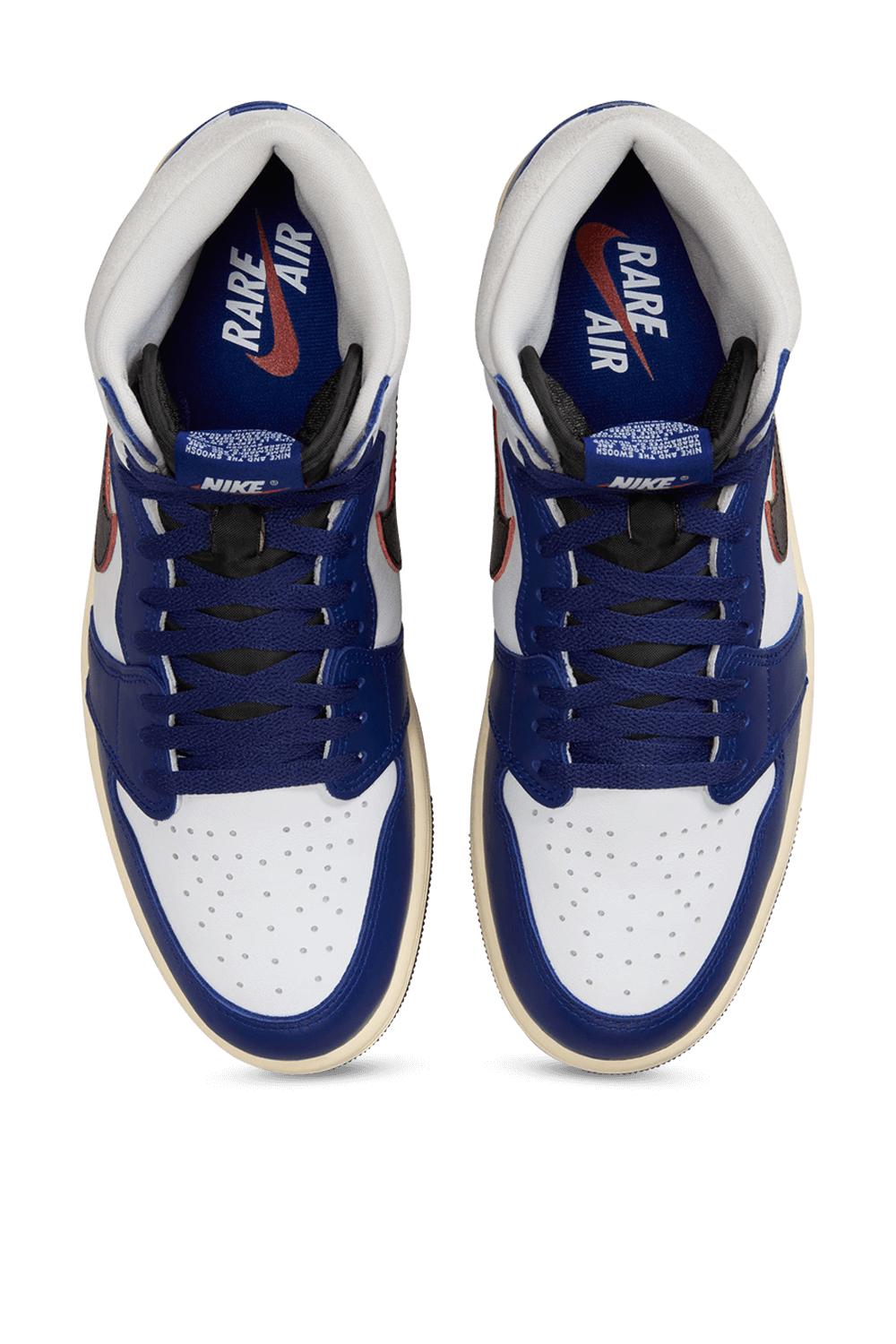 תמונת פנים של נעלי סניקרס אייר ג'ורדן 1 רטרו