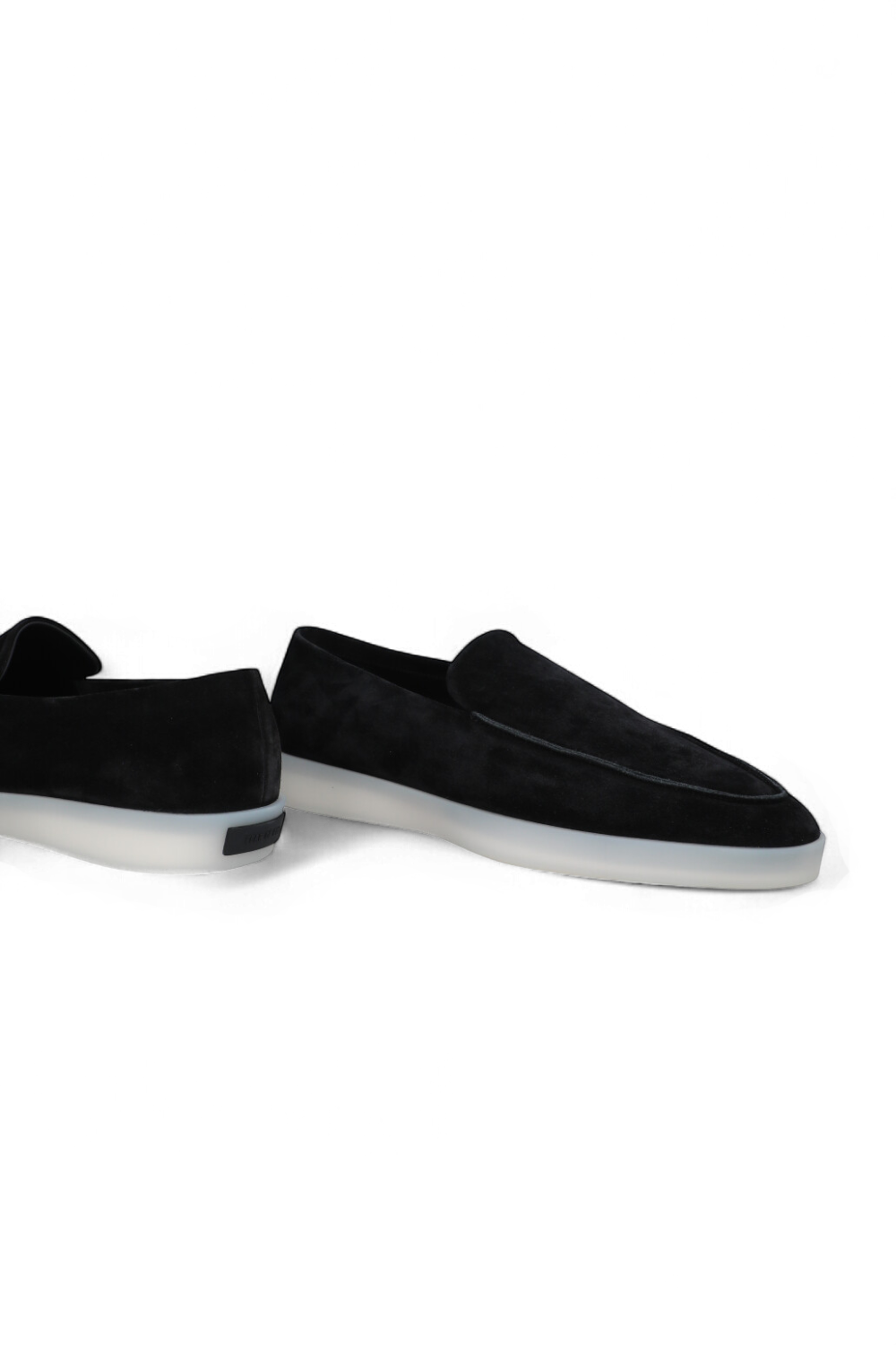 תמונת תקריב של נעלי מוקסינים