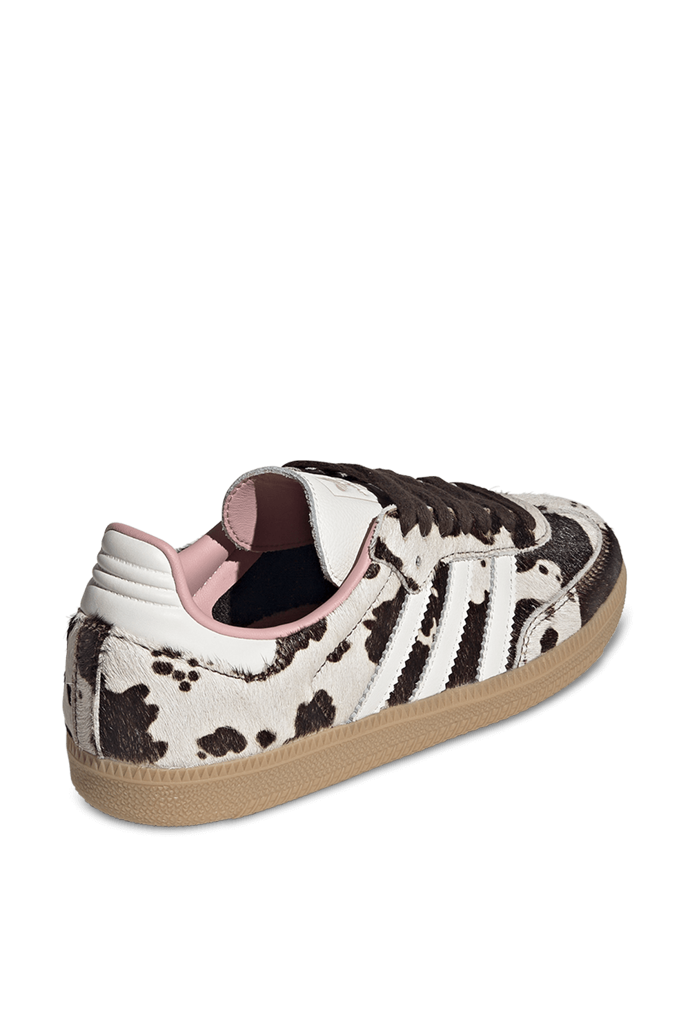 תמונת תקריב של נעלי סניקרס סמבה