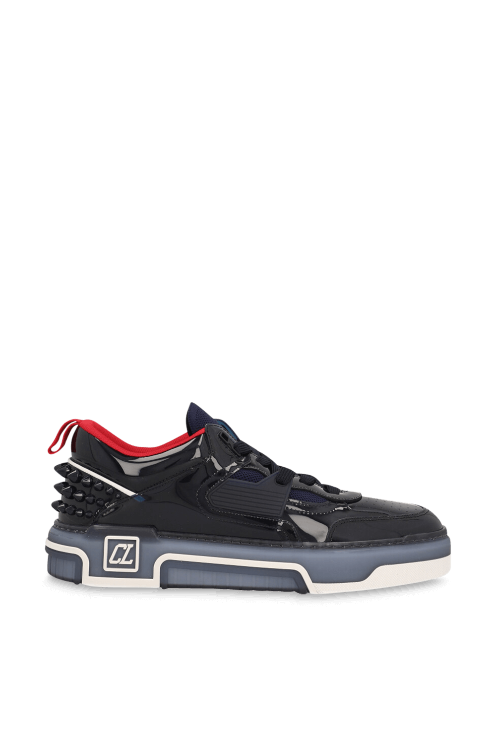 תמונה קידמית של נעלי סניקרס