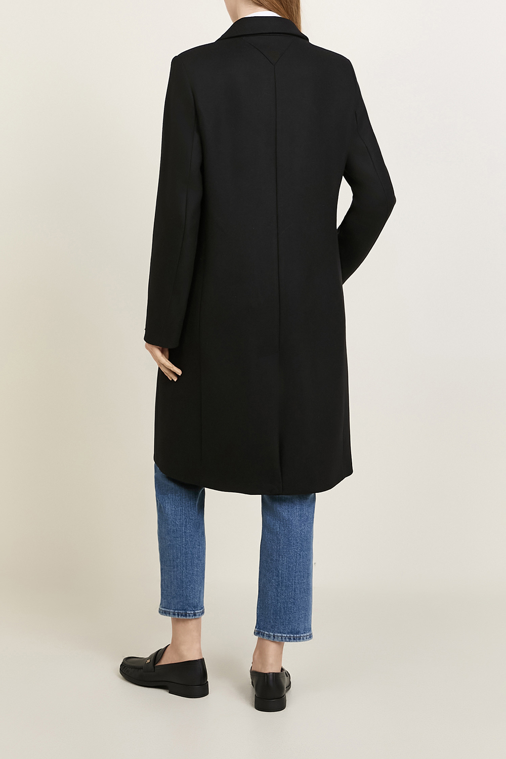 תמונת דוגמן אחורית של מעיל צמר וקשמיר