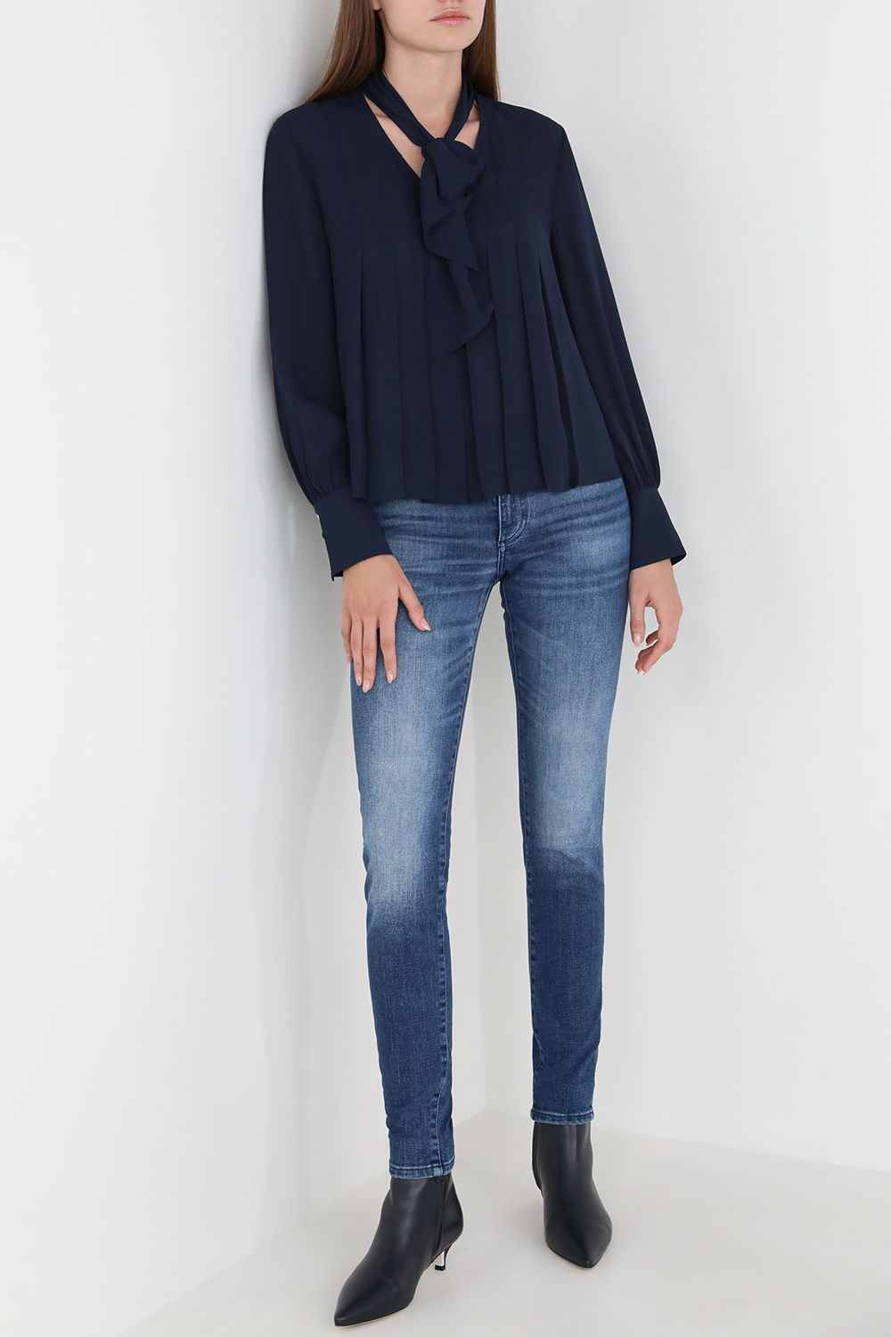 תמונת דוגמן קידמית של מגפונים עם עקב נמוך