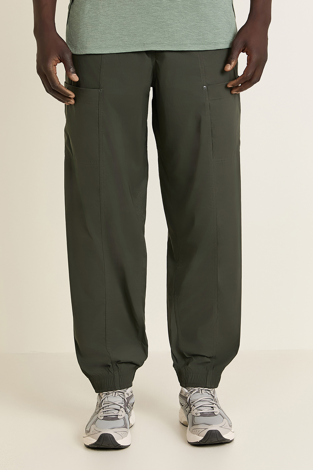 תמונת דוגמן קידמית של Lightweight Cargo Pocket Jogger